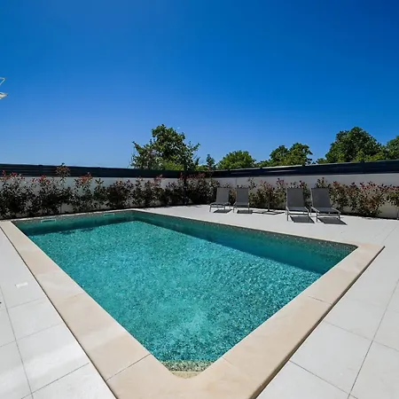 Refined And Inviting In Вилла *