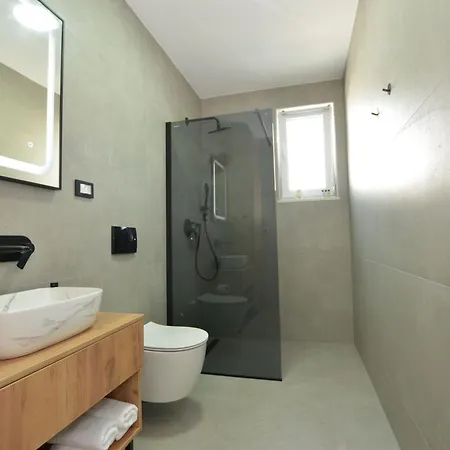 Refined And Inviting In Канфанар