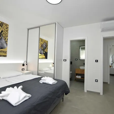 Refined And Inviting In Канфанар