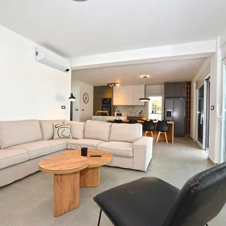 Refined And Inviting In Вилла