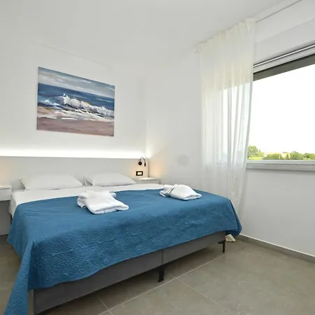 Refined And Inviting In Вилла Канфанар