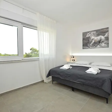 Refined And Inviting In Канфанар