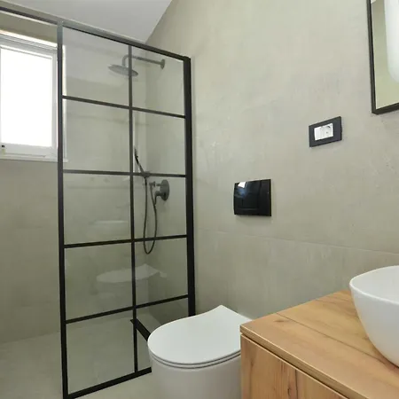 Refined And Inviting In Канфанар