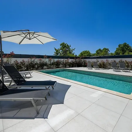 Refined And Inviting In Kanfanar